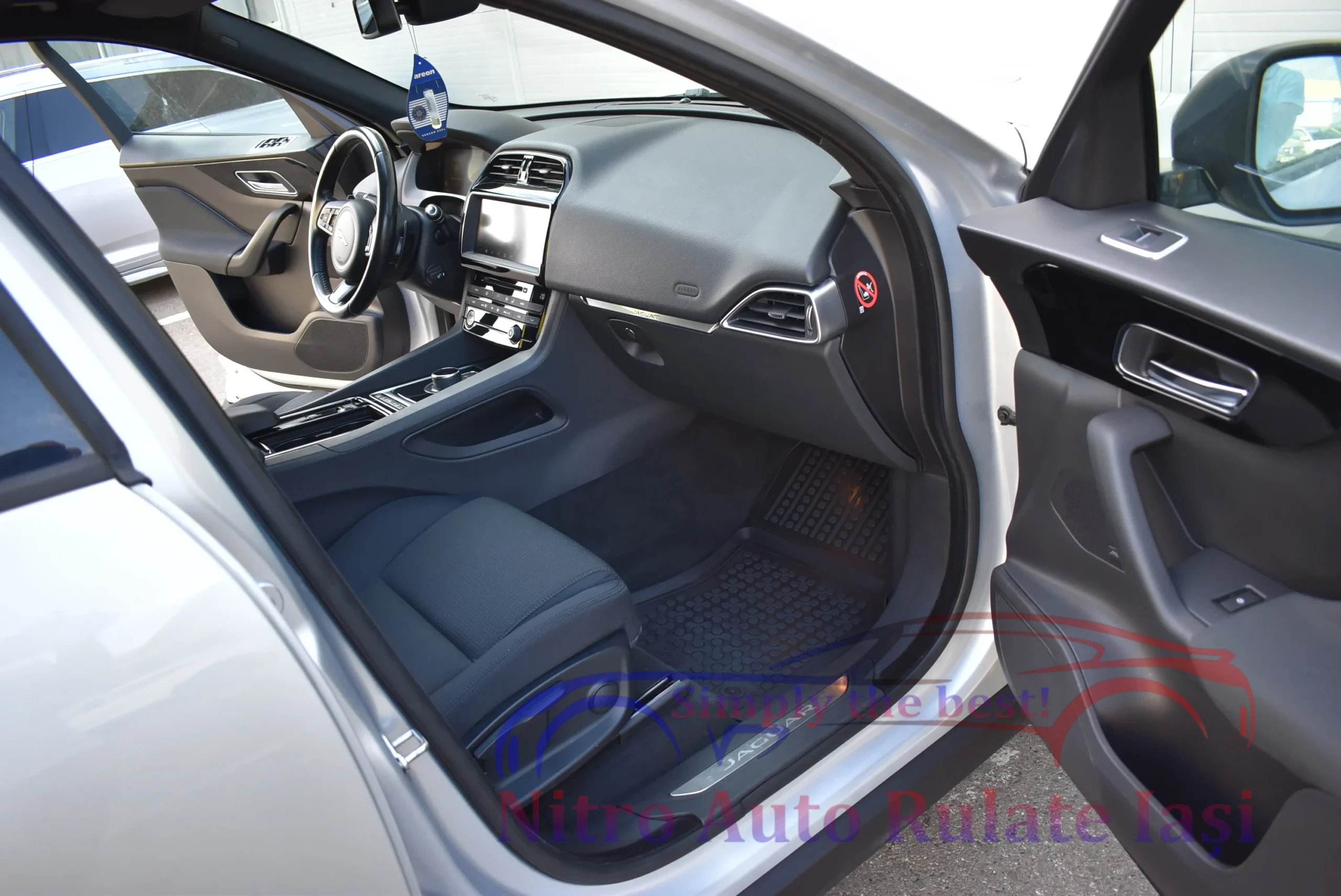 Jaguar F-Pace 2