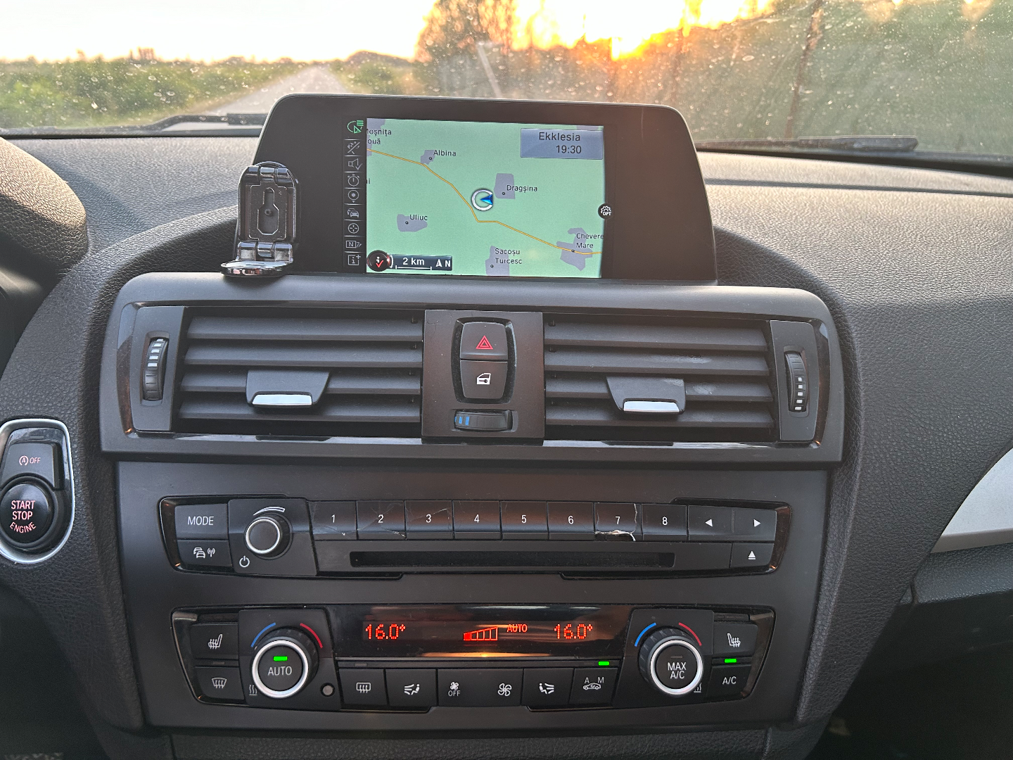BMW Seria 1 Incalzire in scaune senzori de parcare față/spate cu afișaj Navi  2