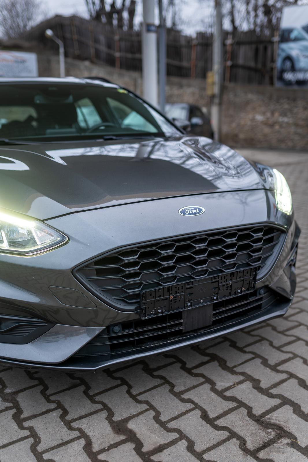 Ford Focus FORD Focus – Acest model din 2020 se remarcă prin fiabilitate și dotări moderne. Mașina este înmatriculată și a avut o singură înmatriculare inițială în martie 2020. Oferă un consum redus și multiple sisteme de siguranță și confort pentru o experiență plăcută la volan.  5 uși, spațiu generos pentru pasageri Climatizare automată Android Auto și interfață Bluetooth Faruri LED de zi și lumini adaptive la viraj Sistem de navigație integrat Cameră video marșarier și senzori parcare față/spate Cruise control adaptiv și limitator de viteză Frânare automată de urgență și asistent trafic urban Încărcare wireless pentru dispozitive mobile Scaune cu fixare ISOFIX pentru copii  Toate informațiile din acest anunț urmează să fie confirmate împreună cu vânzătorul. 3