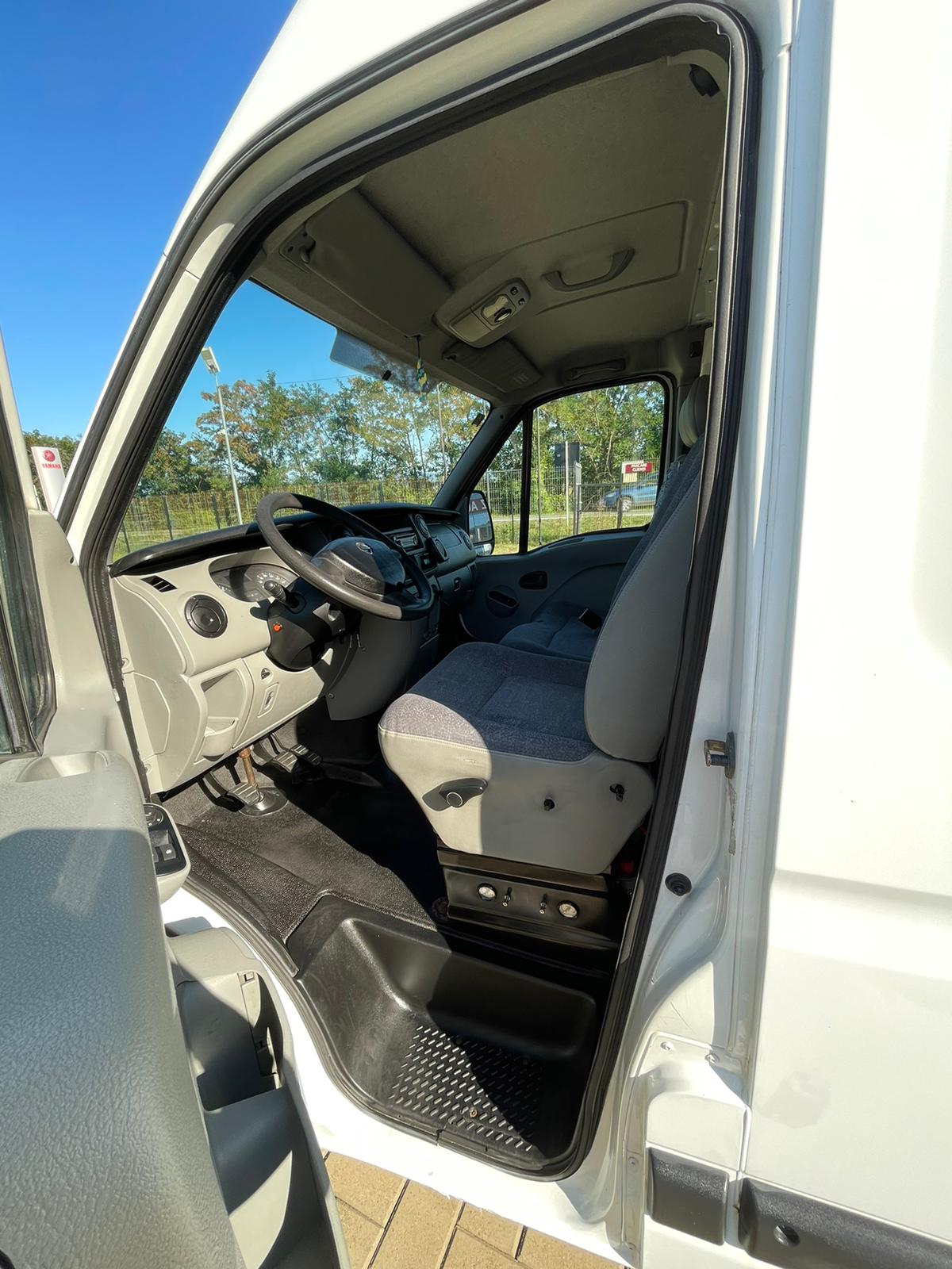 Nissan Interstar 11