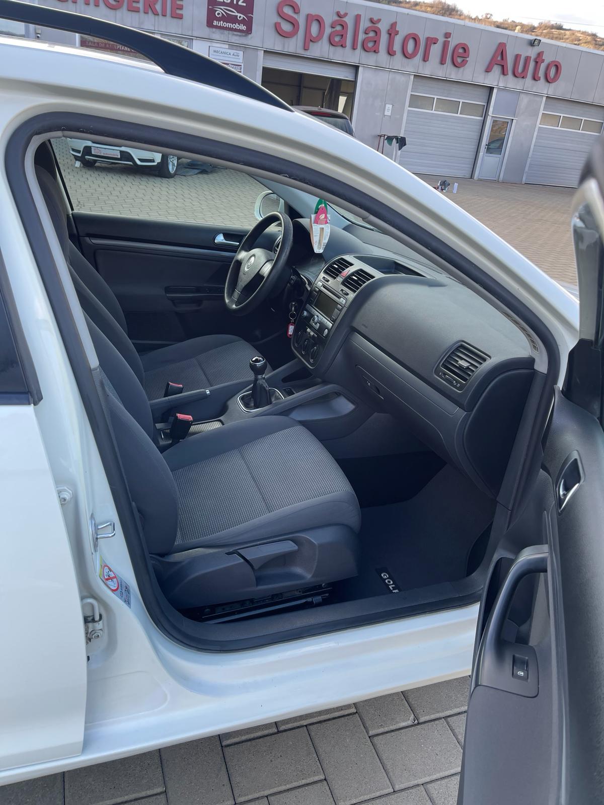 Volkswagen Golf 1.9 TDI BlueMotion 11