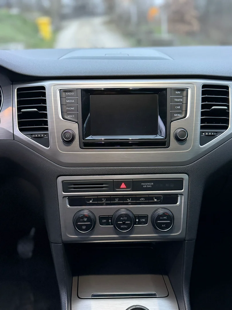 Volkswagen GOLF SPORT 10