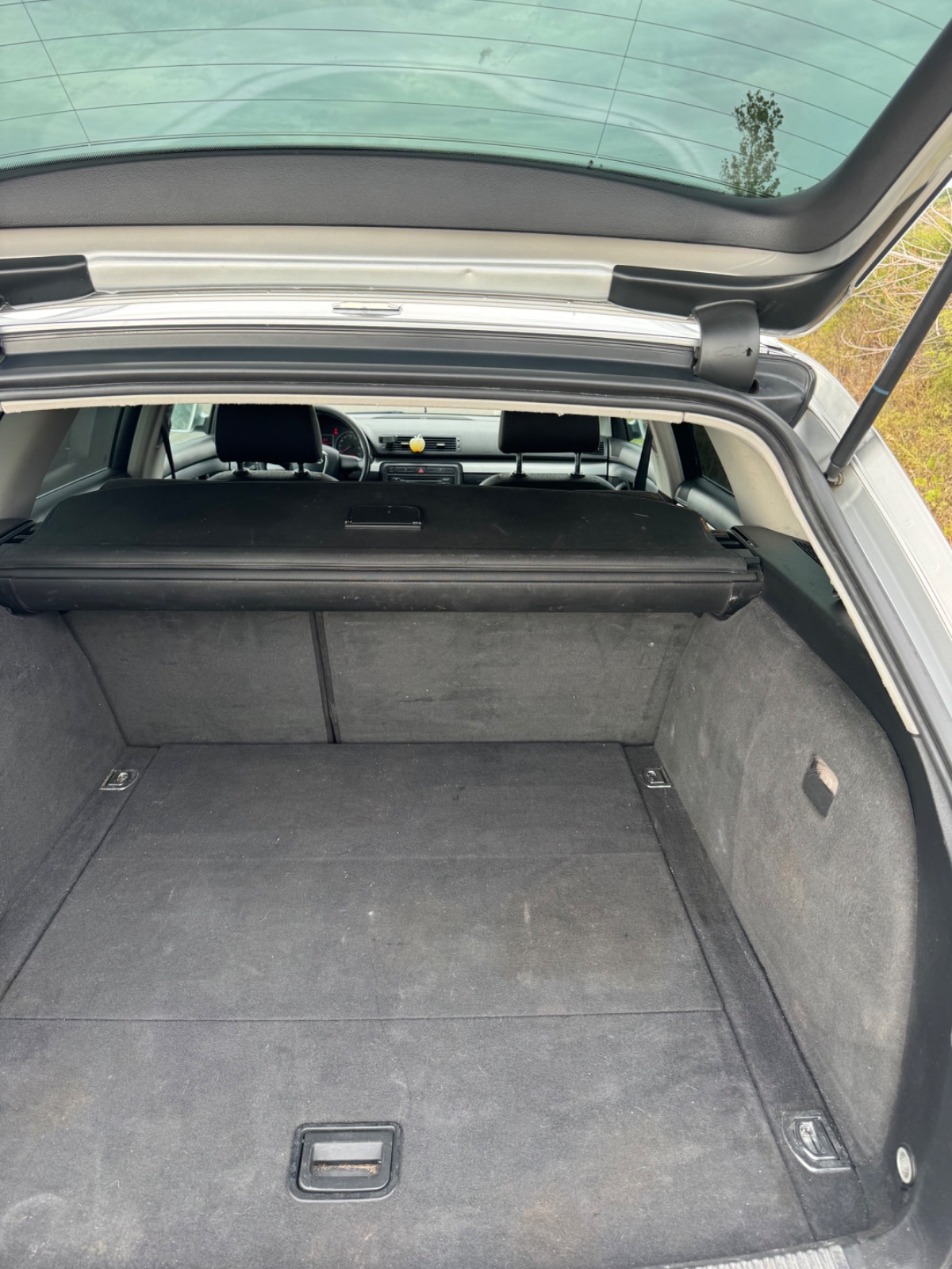 Audi A4 Faruri xenon, dublu climatronic, sistem audi cu subwoofer din fabrica, 4 geamuri electrice,  7