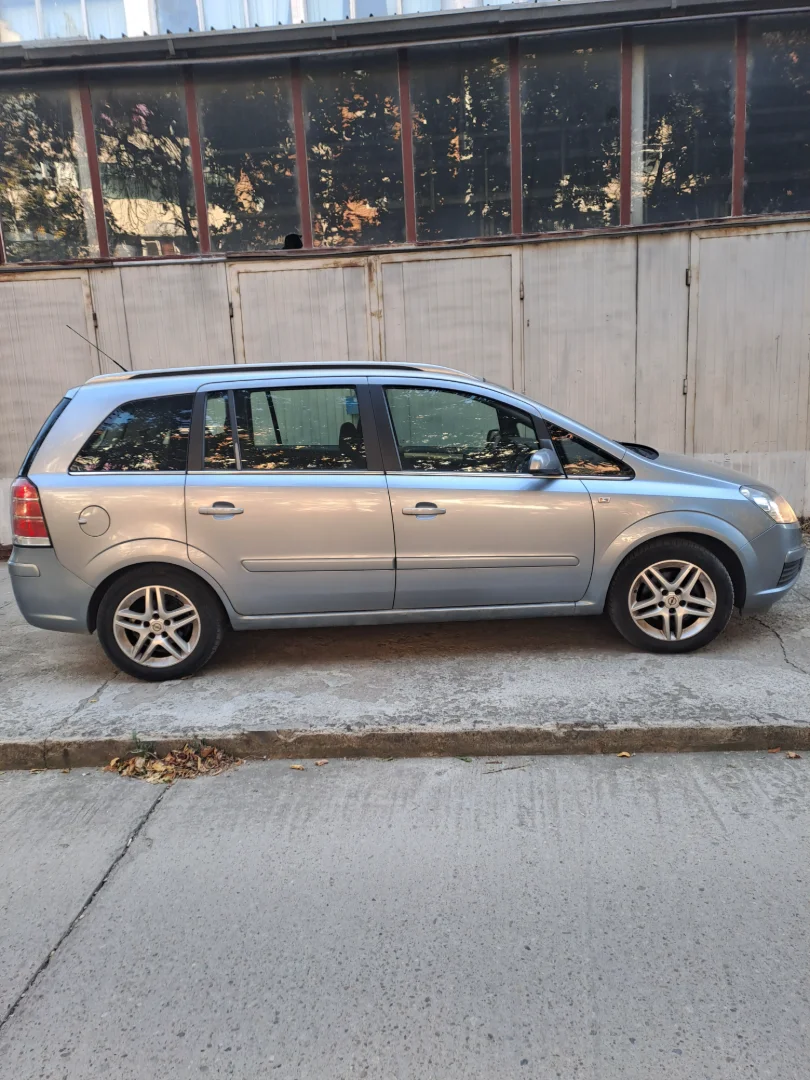 Opel Zafira 4